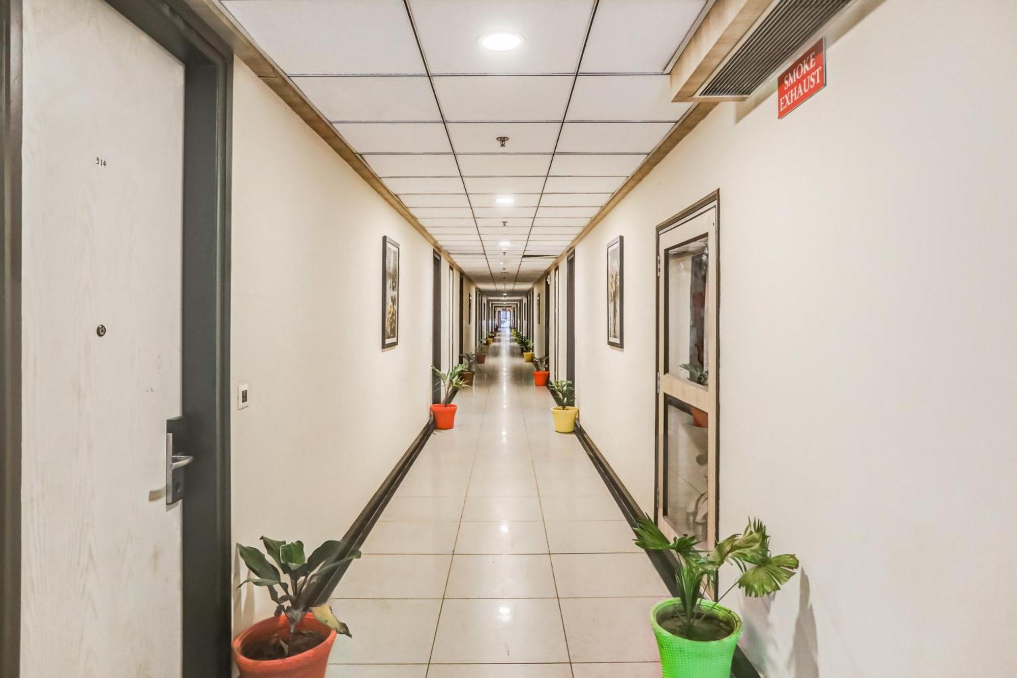 Collection O Limewood Stay Gurgáon Exteriér fotografie